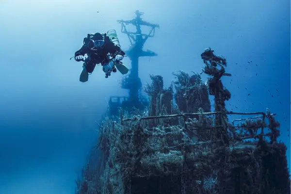Mergulho em Naufrágios Históricos e Suas Histórias