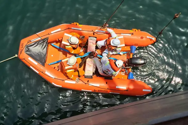 Procedimentos de Resgate para Queda de Tripulante ao Mar